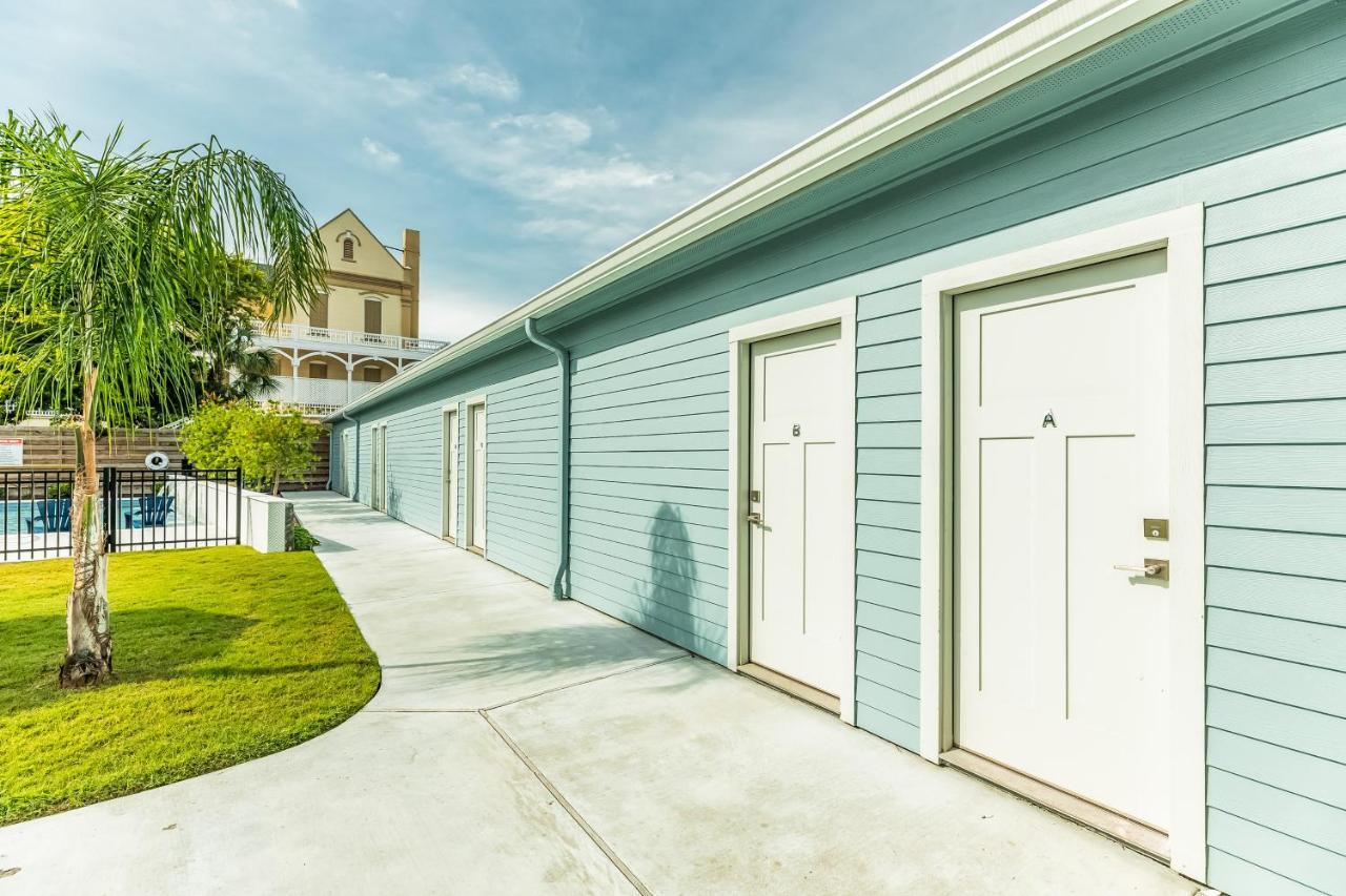 Genesis Retreat, Unit D Galveston Exterior photo